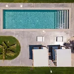 Isalos Seafront I Sea Fragrance Villa *