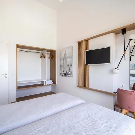 Isalos Seafront I Sea Fragrance خانيا