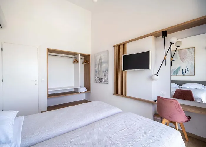 Isalos Seafront I Sea Fragrance 하니아