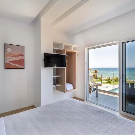 Isalos Seafront I Sea Fragrance Villa *